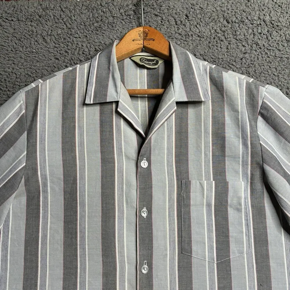Vintage 70s Camp Shirt Triumph California Men’s Small Lightweight Cat Eye Button